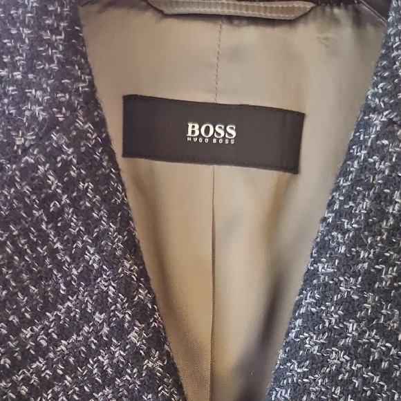 Hugo Boss Men's Slim Dark Plaid Blazer Style Coat Size 46 - Never Worn - Picture 5 of 11